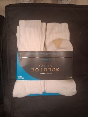 Gold Toe White Crew Athletic Socks with Gold Toe Accent (6 Pack)